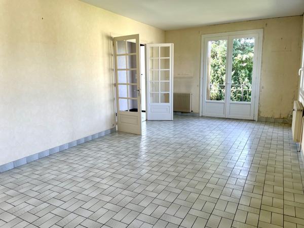 MAISON EN PIERRE avec TERRAIN - SECTEUR PAVILLONNAIRE MIREBEAU