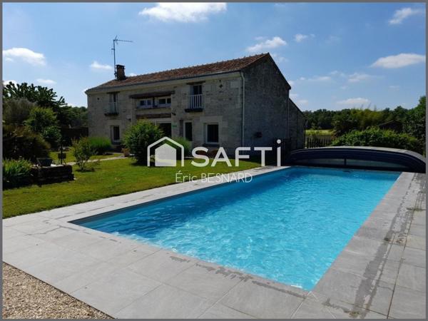 Propriété 12 pièces 305 m2 environ 86120 Bournand