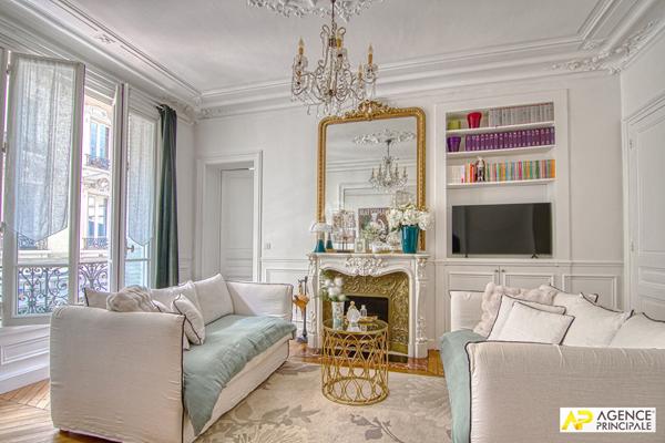 Versailles Notre-Dame Appartement 4 pièces 86 m² carrez situé au 1er étage avec ascenseur, chambre de service de 15m² carrez en supplément et cave €978 000 ** - Référence 27692