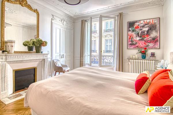Versailles Notre-Dame Appartement 4 pièces 86 m² carrez situé au 1er étage avec ascenseur, chambre de service de 15m² carrez en supplément et cave €978 000 ** - Référence 27692