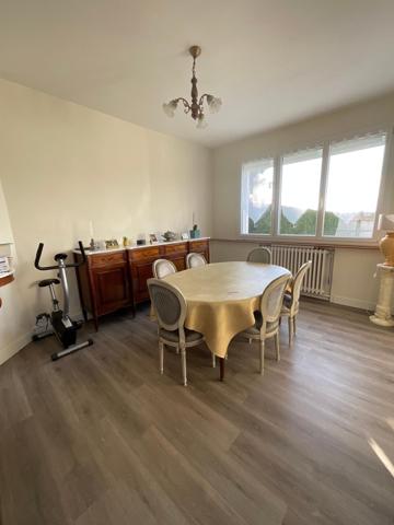 Maison, 2 chambres, jardin, carport.