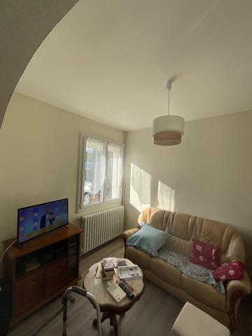 Maison, 2 chambres, jardin, carport.