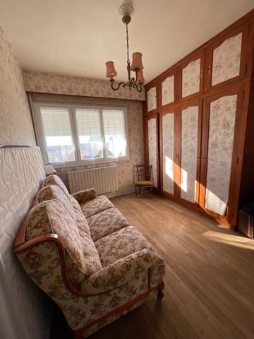 Maison, 2 chambres, jardin, carport.