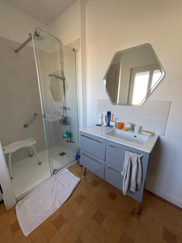 Maison, 2 chambres, jardin, carport.