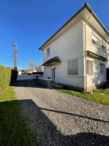 Maison, 2 chambres, jardin, carport.