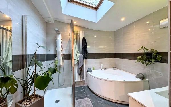 Maison à vendre    6 pièces •  Caissargues