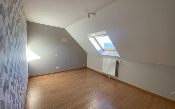 Maison à louer    5 pièces •  Maroeuil