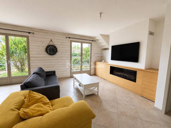 Maison ossature bois avec piscine et jacuzzi