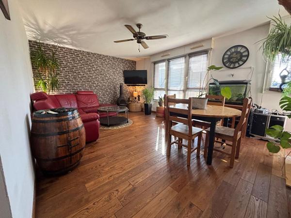 Appartement T4 88m2 à Saint-Romain-De-Colbosc plein centre avec parking en sous sol
