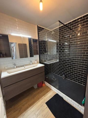 Appartement T4 88m2 à Saint-Romain-De-Colbosc plein centre avec parking en sous sol