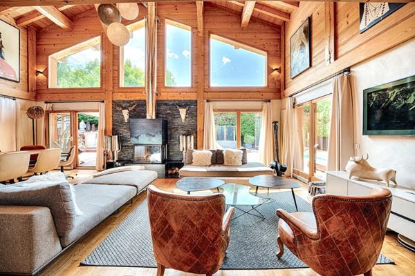 Chamonix-Mont-Blanc – Chalet de prestige 160 m² sur terrain de 900 m² avec garage et parking