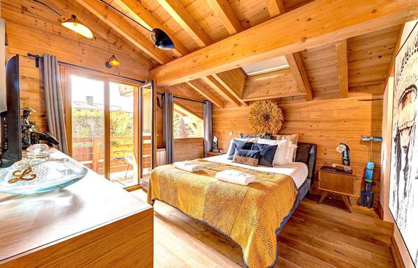 Chamonix-Mont-Blanc – Chalet de prestige 160 m² sur terrain de 900 m² avec garage et parking