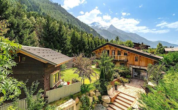 Chamonix-Mont-Blanc – Chalet de prestige 160 m² sur terrain de 900 m² avec garage et parking