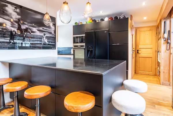 Chamonix-Mont-Blanc – Chalet de prestige 160 m² sur terrain de 900 m² avec garage et parking