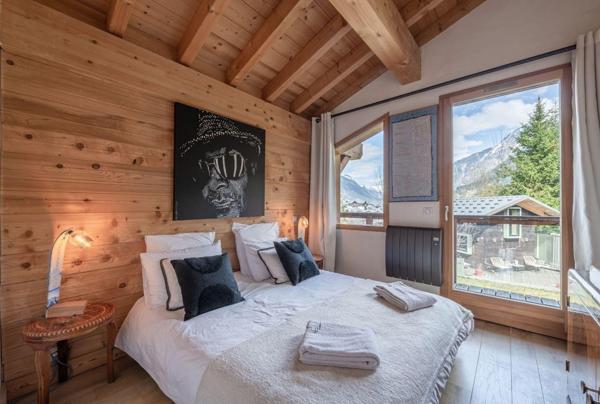 Chamonix-Mont-Blanc – Chalet de prestige 160 m² sur terrain de 900 m² avec garage et parking