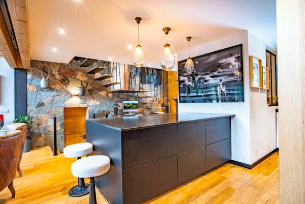 Chamonix-Mont-Blanc – Chalet de prestige 160 m² sur terrain de 900 m² avec garage et parking