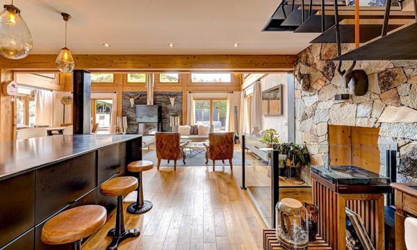 Chamonix-Mont-Blanc – Chalet de prestige 160 m² sur terrain de 900 m² avec garage et parking