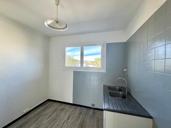 Fréjus plage dernier étage - Appartement T2 47 m2 traversant expo sejour sud avec parking vue dégagée !