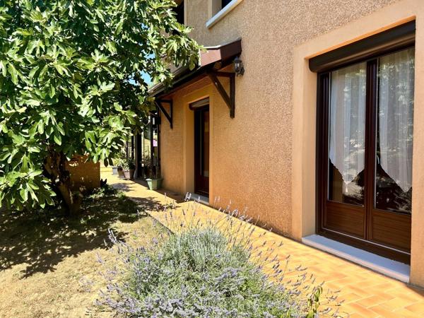 Maison familiale de 220 m² avec piscine et jardin arboré à Lagnieu