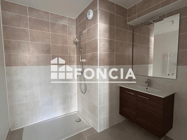 Location Appartement 2 pièces 42.71 m² - rue du soldat FERRARI Hyeres 83400