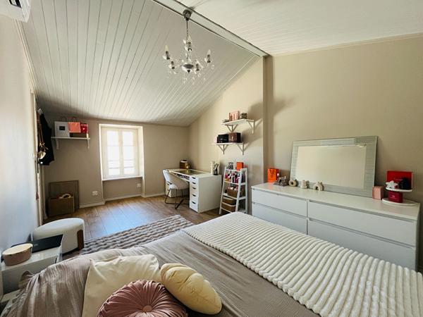 Charme de la Pierre & Performance Énergétique Exceptionnelle,  
La jarrie 17220