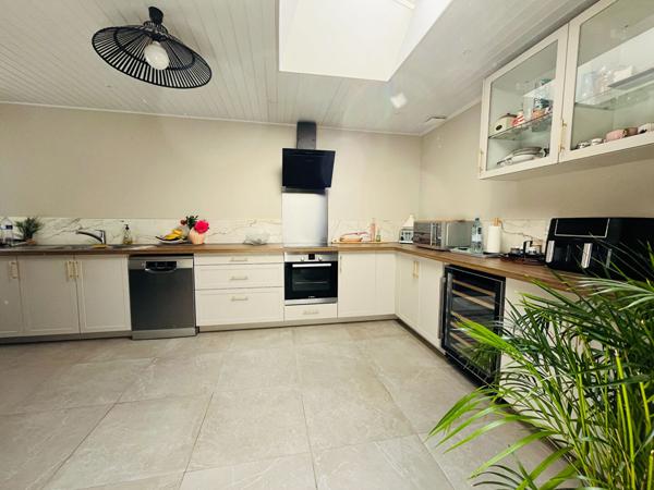 Charme de la Pierre & Performance Énergétique Exceptionnelle,  
La jarrie 17220