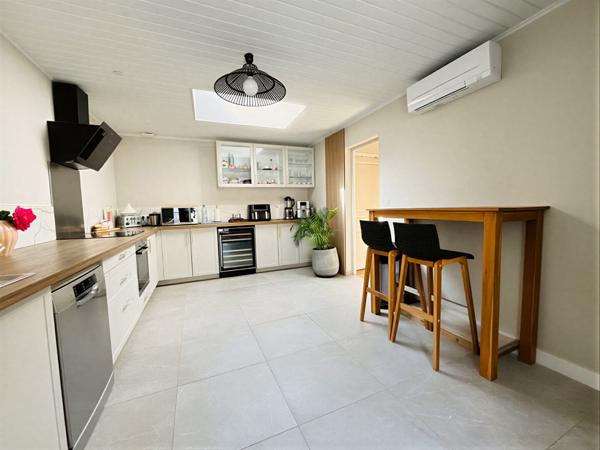 Charme de la Pierre & Performance Énergétique Exceptionnelle,  
La jarrie 17220