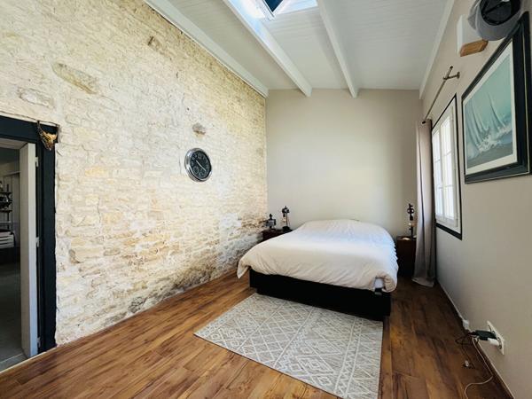 Charme de la Pierre & Performance Énergétique Exceptionnelle,  
La jarrie 17220