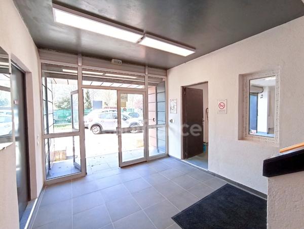 Bureaux à louer dans bel espace de coworking à GUIBEVILLE (91) proche RN20 et gare RER C de Marolles