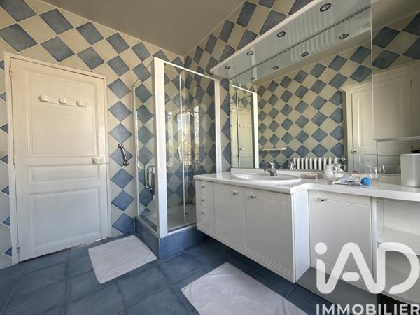 Maison à vendre 10 pièces 265,68 m² Nemours