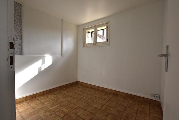 LOCAL de 2 pièces à vendre à Quincy sous Sénart -