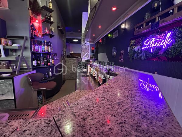 À VENDRE – Fonds de commerce Bar à Sedan 

Vous rêvez de reprendre un établissement à taille humaine avec un logement sur place ? Découvrez cette belle opportunité au cœur de Sedan !

✅ Fonds de commerce de bar
✅ Prix : 39 900 € FAI
✅ Bail commercial 9 ans en cours jusqu’en avril 2034
✅ Loyer mensuel : 580 €
✅ Appartement T3 ( 2 chambres ) au-dessus du bar avec accès privatif directement depuis l’établissement
✅ Possibilité de concilier activité professionnelle et habitation sur place
✅ Faibles charges fixes pour démarrer ou développer votre activité sereinement

Une opportunité idéale pour un professionnel du secteur ou une personne souhaitant se lancer dans l’exploitation d’un commerce convivial.

Contactez-moi pour une visite !