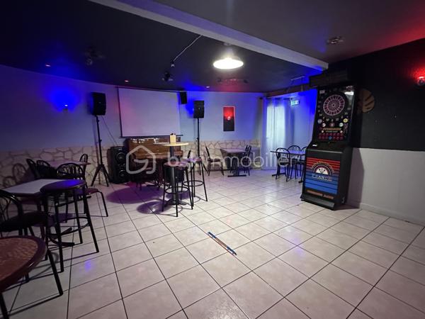 À VENDRE – Fonds de commerce Bar à Sedan 

Vous rêvez de reprendre un établissement à taille humaine avec un logement sur place ? Découvrez cette belle opportunité au cœur de Sedan !

✅ Fonds de commerce de bar
✅ Prix : 39 900 € FAI
✅ Bail commercial 9 ans en cours jusqu’en avril 2034
✅ Loyer mensuel : 580 €
✅ Appartement T3 ( 2 chambres ) au-dessus du bar avec accès privatif directement depuis l’établissement
✅ Possibilité de concilier activité professionnelle et habitation sur place
✅ Faibles charges fixes pour démarrer ou développer votre activité sereinement

Une opportunité idéale pour un professionnel du secteur ou une personne souhaitant se lancer dans l’exploitation d’un commerce convivial.

Contactez-moi pour une visite !