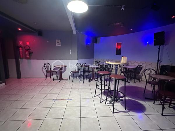 À VENDRE – Fonds de commerce Bar à Sedan 

Vous rêvez de reprendre un établissement à taille humaine avec un logement sur place ? Découvrez cette belle opportunité au cœur de Sedan !

✅ Fonds de commerce de bar
✅ Prix : 39 900 € FAI
✅ Bail commercial 9 ans en cours jusqu’en avril 2034
✅ Loyer mensuel : 580 €
✅ Appartement T3 ( 2 chambres ) au-dessus du bar avec accès privatif directement depuis l’établissement
✅ Possibilité de concilier activité professionnelle et habitation sur place
✅ Faibles charges fixes pour démarrer ou développer votre activité sereinement

Une opportunité idéale pour un professionnel du secteur ou une personne souhaitant se lancer dans l’exploitation d’un commerce convivial.

Contactez-moi pour une visite !