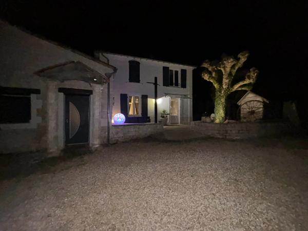 Baisse de Prix!!!Coup de cœur assuré à Vouillé – Maison de charme d environ 150 m² avec grand terrain arboré
