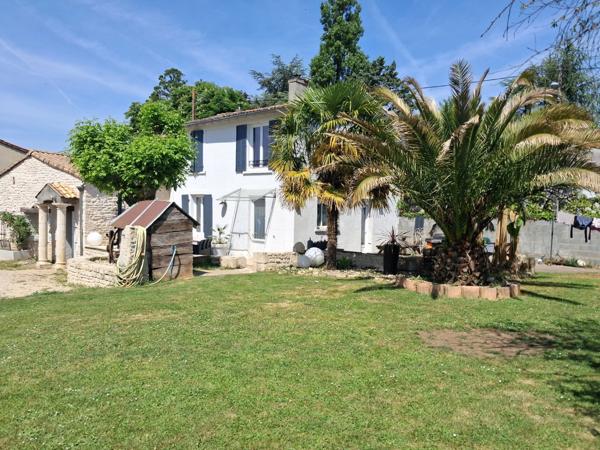 Baisse de Prix!!!Coup de cœur assuré à Vouillé – Maison de charme d environ 150 m² avec grand terrain arboré