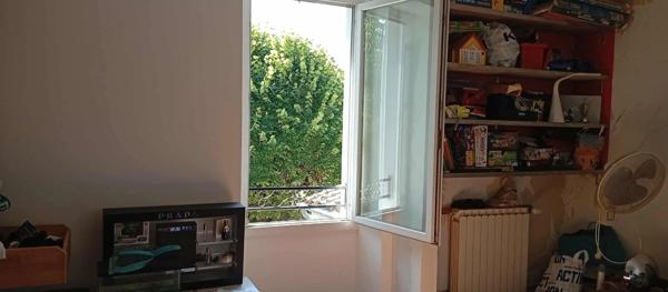 Baisse de Prix!!!Coup de cœur assuré à Vouillé – Maison de charme d environ 150 m² avec grand terrain arboré