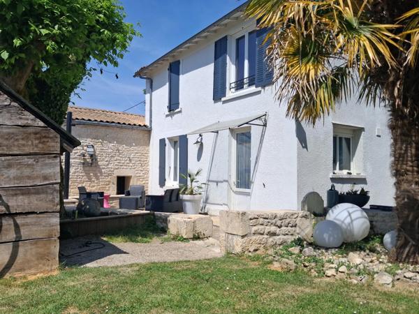 Baisse de Prix!!!Coup de cœur assuré à Vouillé – Maison de charme d environ 150 m² avec grand terrain arboré