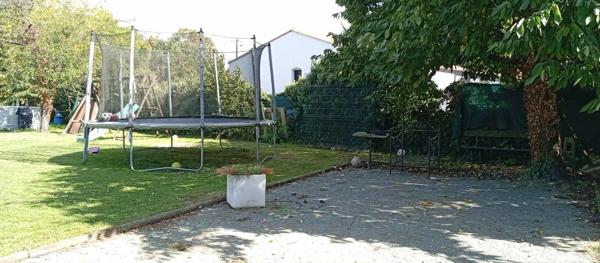 Baisse de Prix!!!Coup de cœur assuré à Vouillé – Maison de charme d environ 150 m² avec grand terrain arboré