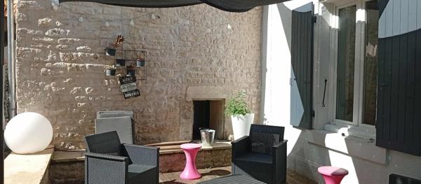 Baisse de Prix!!!Coup de cœur assuré à Vouillé – Maison de charme d environ 150 m² avec grand terrain arboré