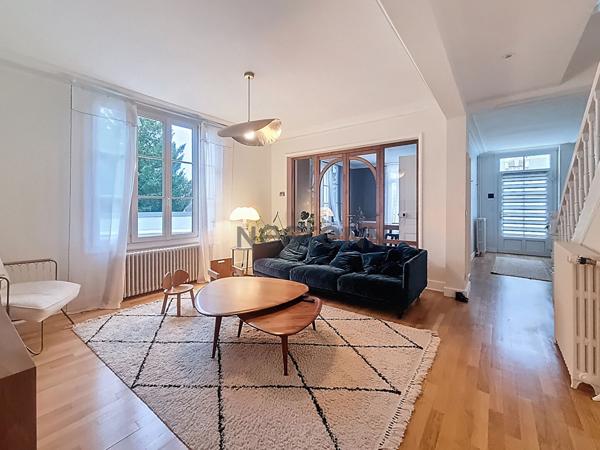 Maison bourgeoise de charme Saint-Cyr-sur-Loire - 180 m² avec 8 pièces avec 4 chambres - Jardin et garage