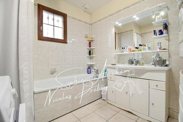 Maison de plain-pied, 4 chambres, garage et jardin