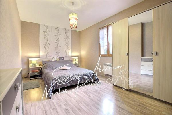 Maison de plain-pied, 4 chambres, garage et jardin