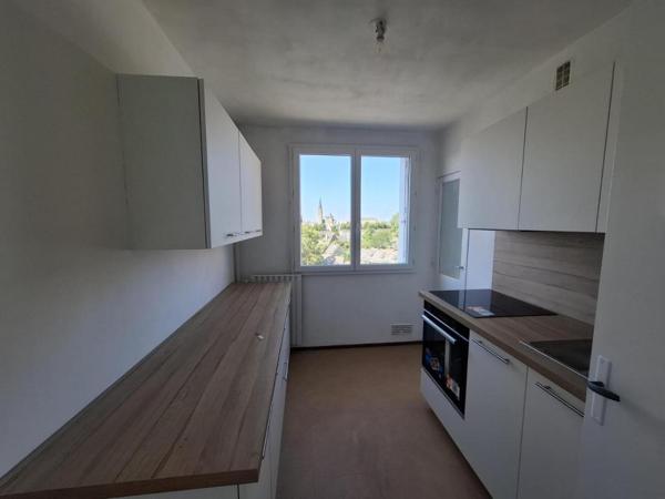 Appartement T4 à louer - 66 m² (réf : 506895)