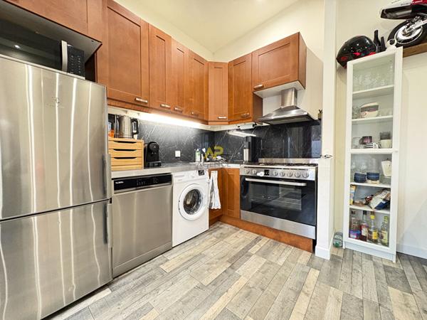 F2 + mezzanine €189 000 ** - Référence 1986