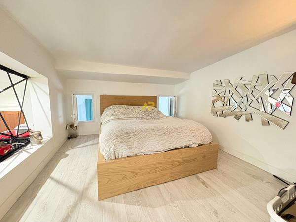 F2 + mezzanine €189 000 ** - Référence 1986