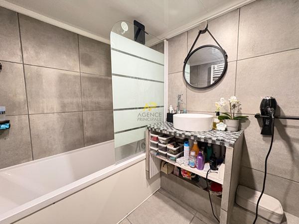 F2 + mezzanine €189 000 ** - Référence 1986