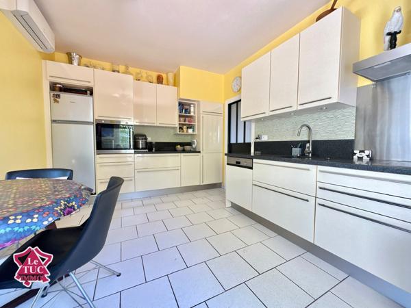 Maison de plain pied avec gîte et piscine chauffée. Pujols (47300)