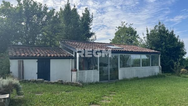 Mouguerre (64990) De nouveau à la vente, Maison Basque historique de 1730, à rénover, située au bourg de Mouguerre