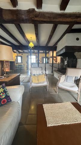 Mouguerre (64990) De nouveau à la vente, Maison Basque historique de 1730, à rénover, située au bourg de Mouguerre